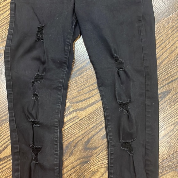 2/$25 old navy rockstar distressed jeans. Size 6 - Picture 6 of 9